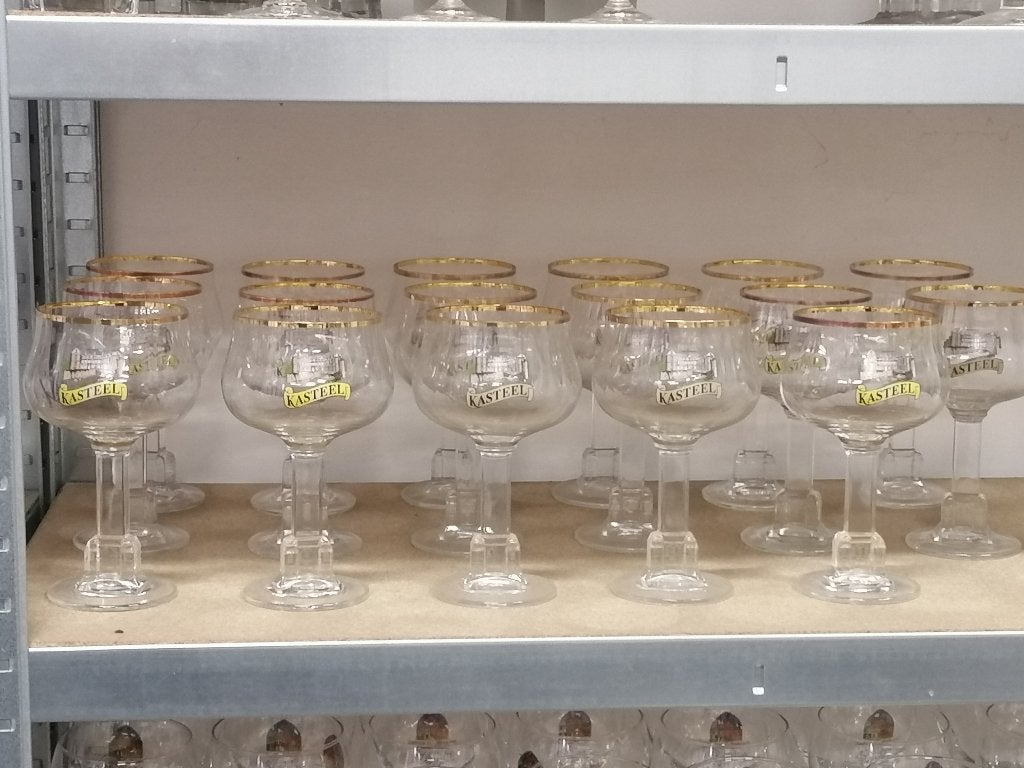 17 glazen Kasteelbier, Enlèvement, Comme neuf, Verre à bière