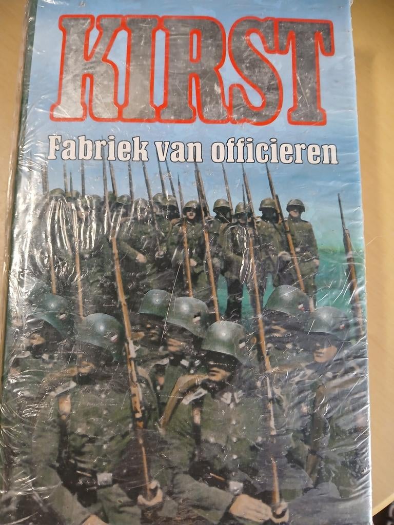 KIRST FABRIEK VAN OFFICIEREN, Boeken, Science fiction, Ophalen of Verzenden