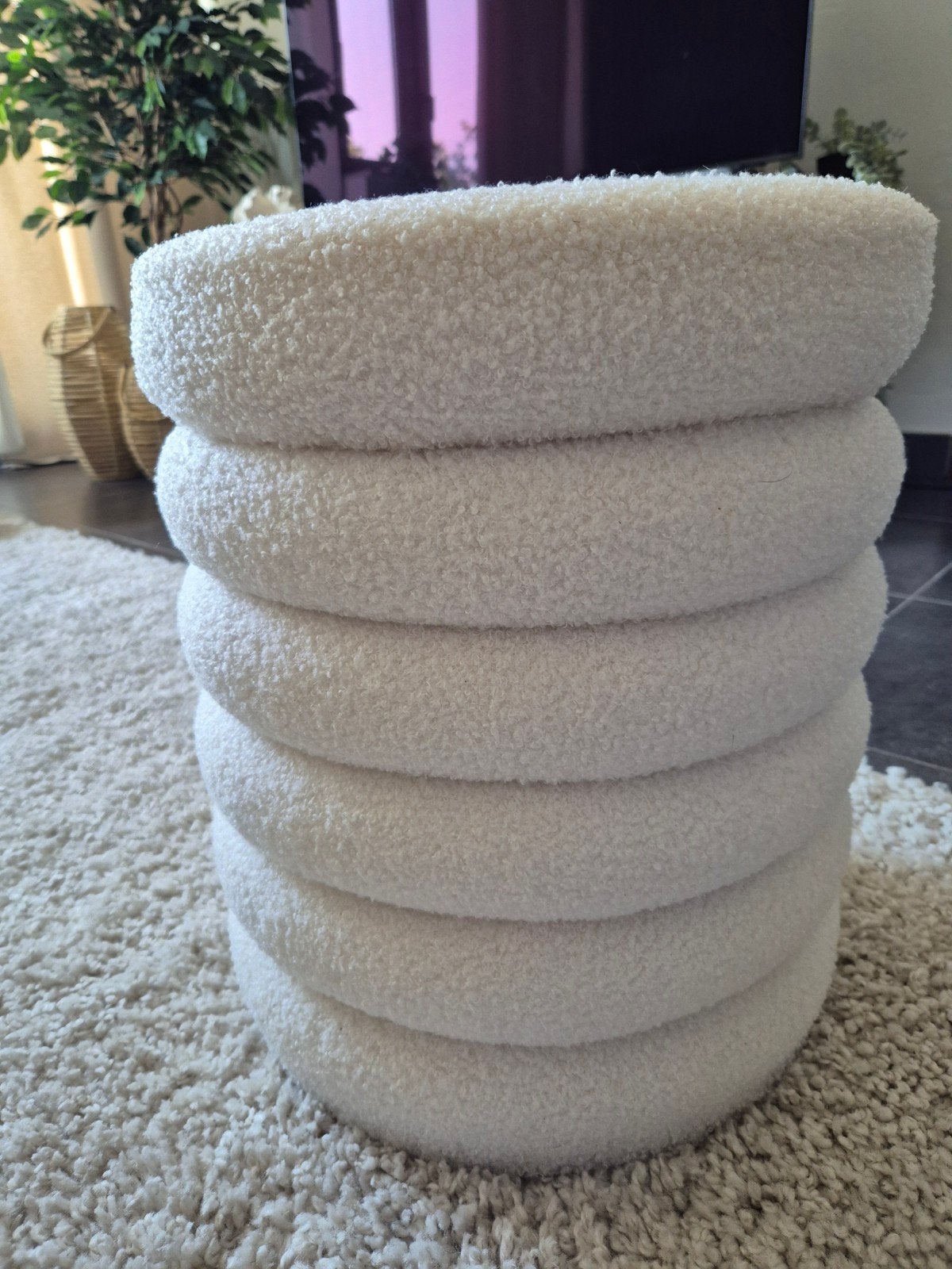 Teddy/boucle poef, Huis en Inrichting, Ophalen, Rond, Nieuw, Overige materialen