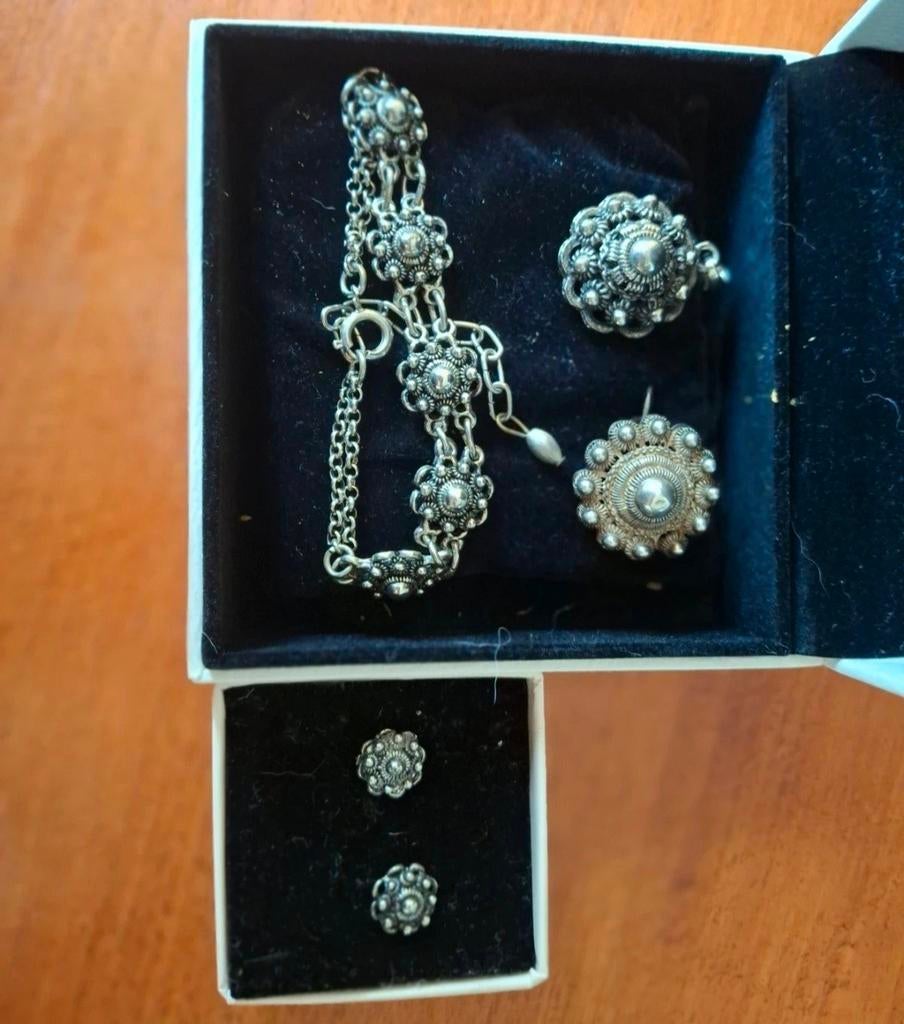 Set zeeuwse knopen, Handtassen en Accessoires, Antieke sieraden, Ophalen, Zilver, Armband