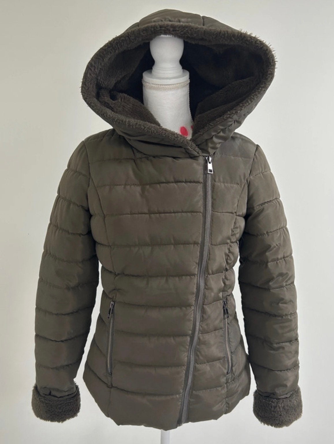Lola Liza asymmetrische winterjas kaki - maat 36, Ophalen of Verzenden, Zo goed als nieuw, Maat 36 (S), Groen