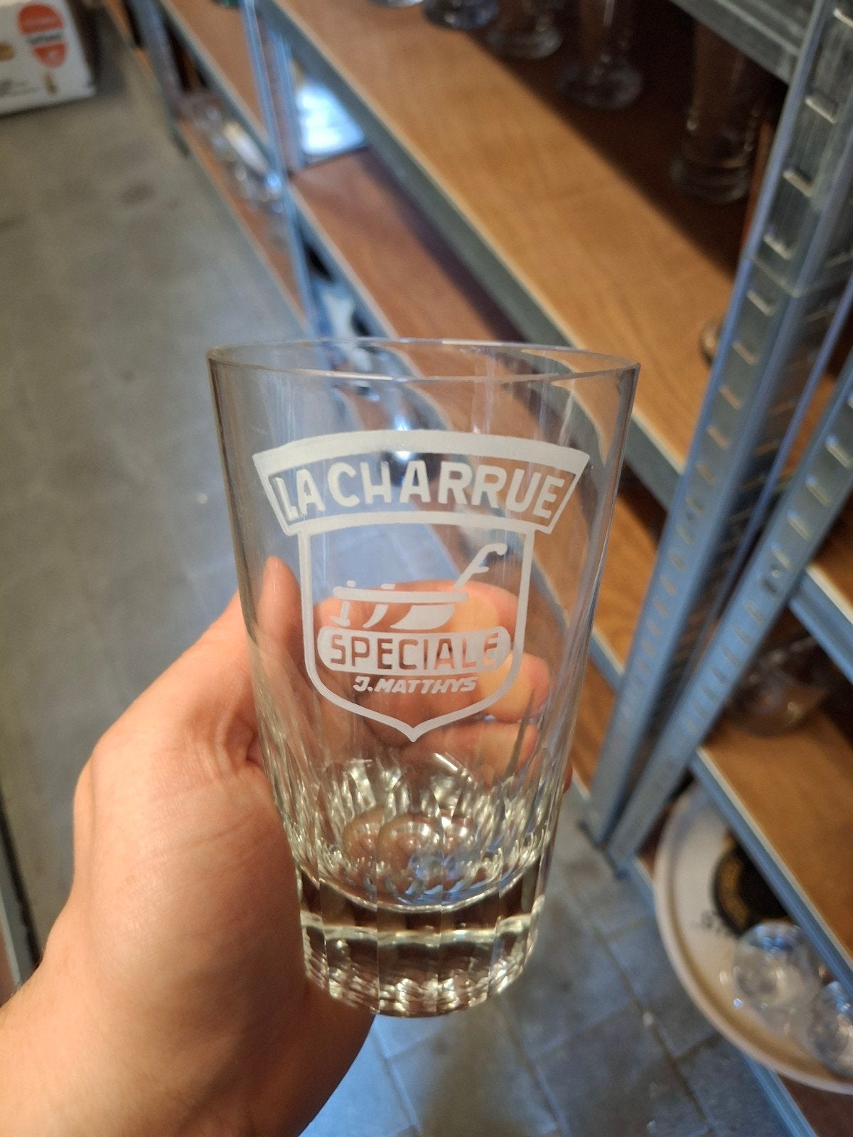 oud gezuurd bierglas la charrue br j Matthys saintes, Enlèvement ou Envoi