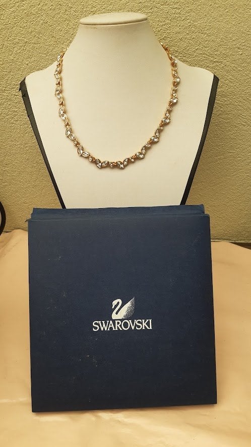2 hals kettingen van Swarovski en 1 armband in doos.., Verzamelen, Ophalen, Zo goed als nieuw, Sieraad of Horloge