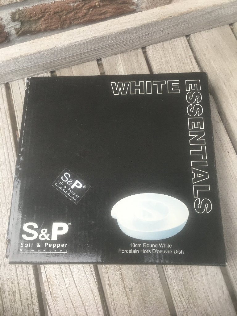 NIEUW SALT & PEPPER PORCELAIN HORS D'OEUVRE DISH 18 CM, Overige merken, Nieuw, Ophalen of Verzenden, Bord(en)