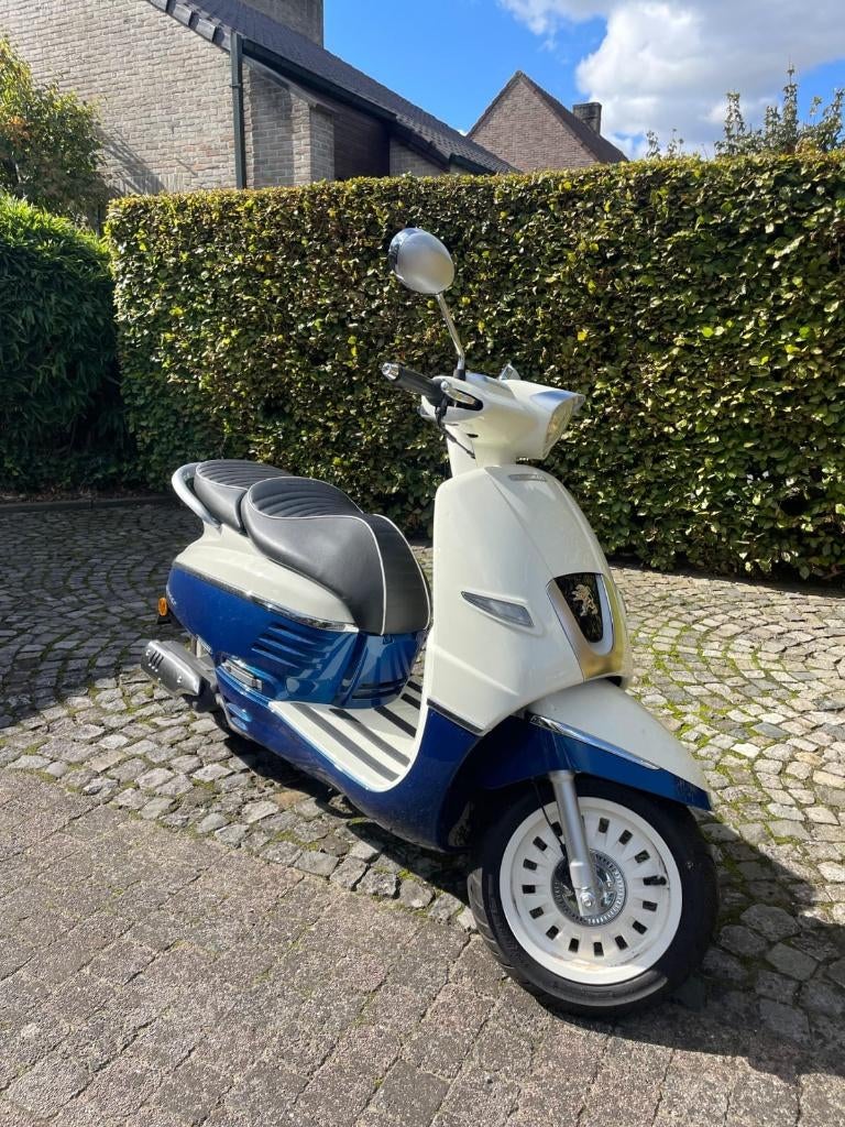 Peugeot Django 125CC scooter Wit/blauw 1500km 2018, Autres modèles, 125 cm³, Comme neuf, Enlèvement