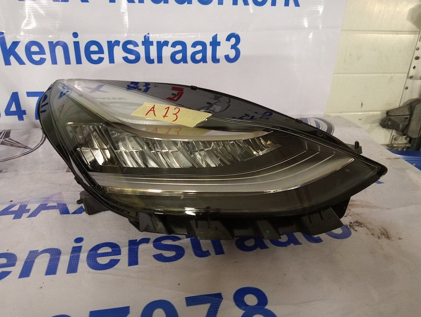 TESLA MODEL 3 Koplampen Rechts met artikelnummer 1077372-00, Gebruikt, -, Overige automerken, -