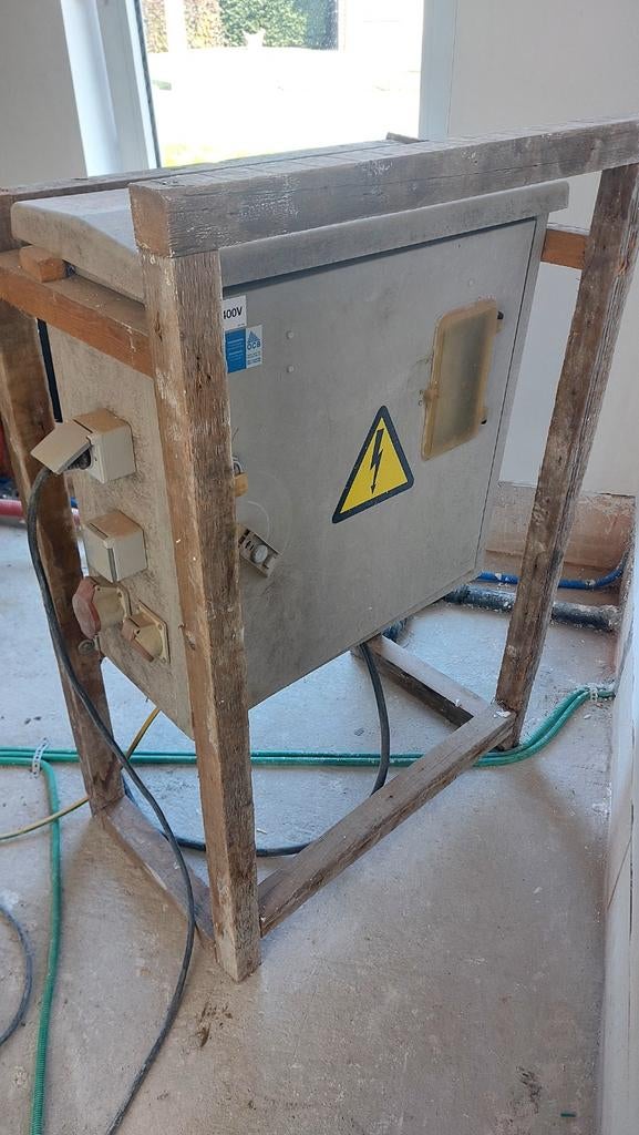 Werfkast (400 V +N), Enlèvement