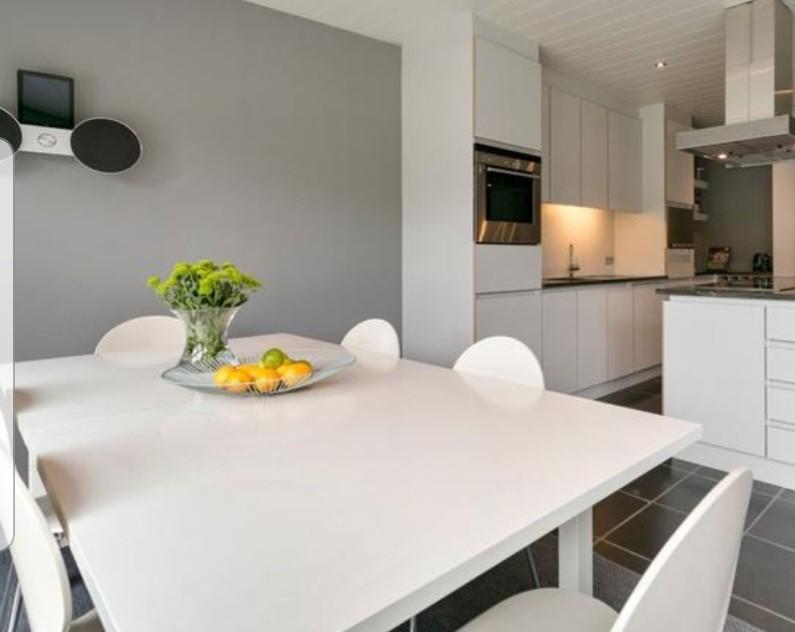 table à manger avec 6 chaises blanc, Enlèvement