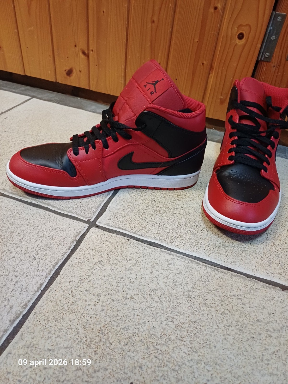 Nike Air jordan 1 Mid Reverse Bred, Ophalen