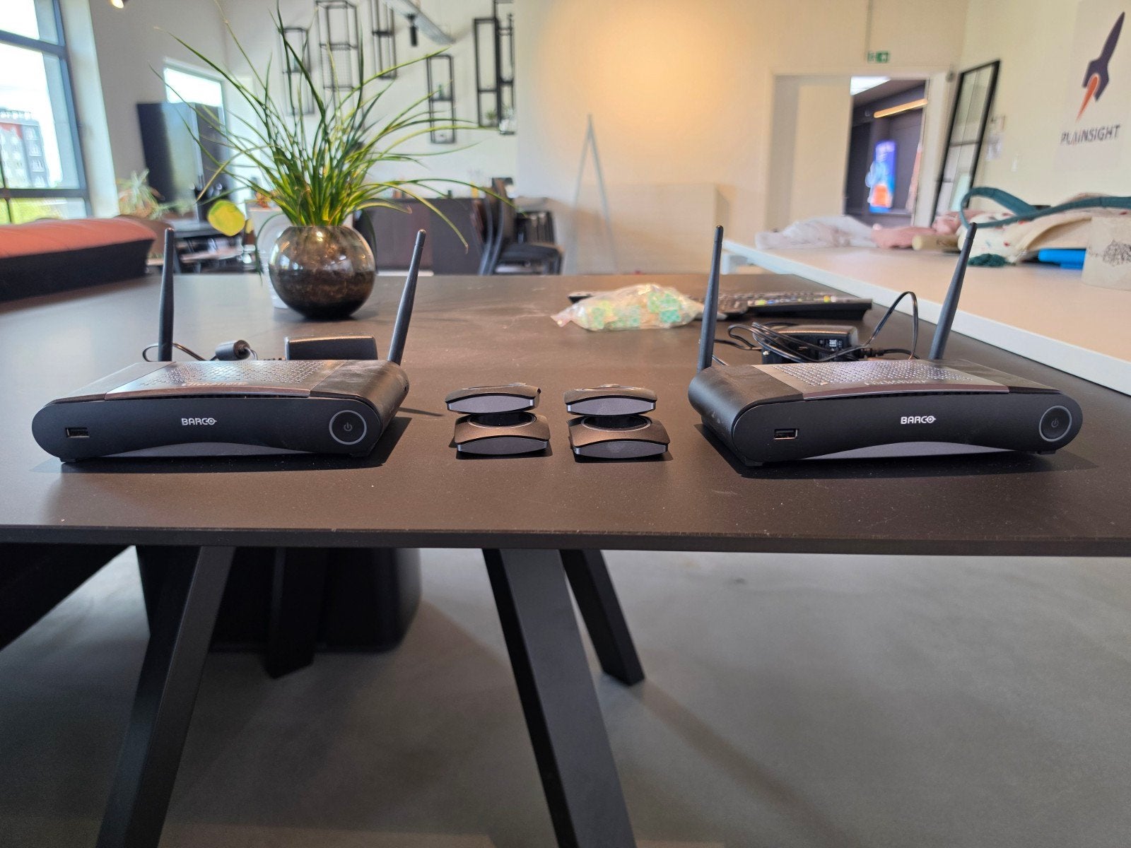 2 Barco Hub's + 4 units, Enlèvement ou Envoi