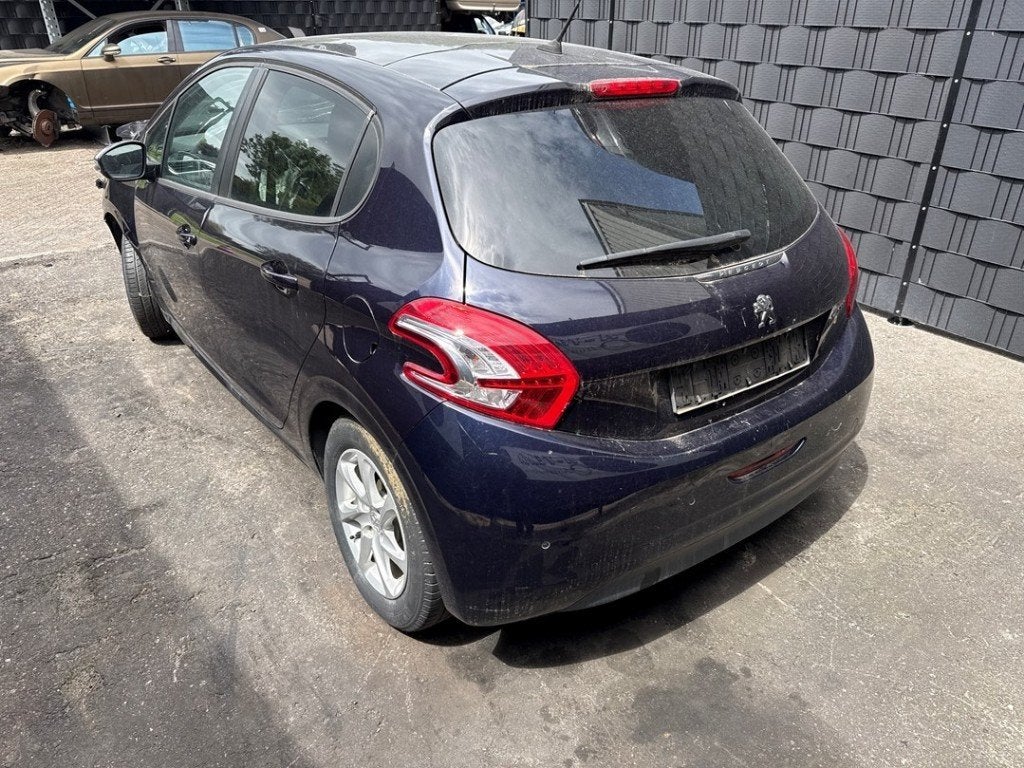 FEU ARRIÈRE GAUCHE Peugeot 208 I (CA / CC / CK / CL), Kontakt-peugeot@peugeot.com, Utilisé, Peugeot Deutschland GmbH, Bahnhofsplatz
65423  Rüsselsheim, DE