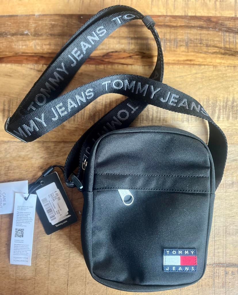Petit sac bandoulière Tommy Jeans – Neuf avec étiquette, Bijoux, Sacs & Beauté, Sacs | Sacs à bandoulière, Neuf, Autres marques