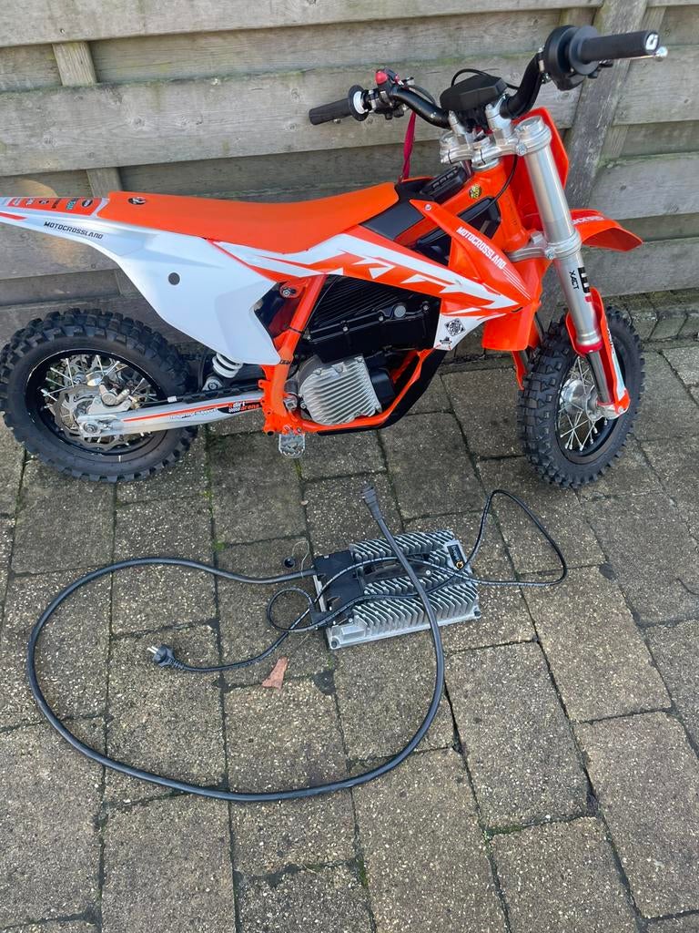 KTM SX-E3 2024 elektrische kinder crossmotor, Ophalen, Zo goed als nieuw