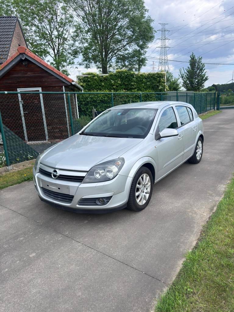 Opel Astra 1.6 benzine met keuring voor verkoop 1950 euro, Voorwielaandrijving, Testrit aan huis, Stof, Zwart