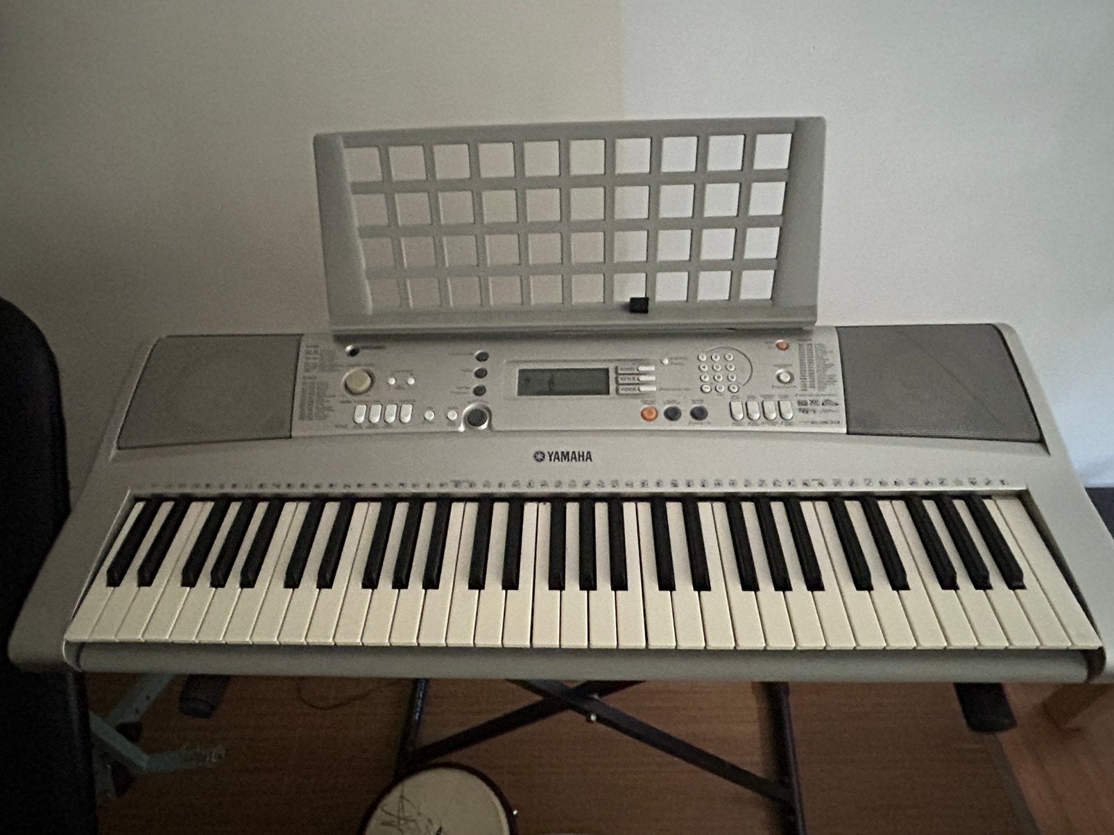 Keyboard Yamaha PSR E303, Muziek en Instrumenten, Keyboards, Ophalen, Gebruikt, Yamaha, Met standaard