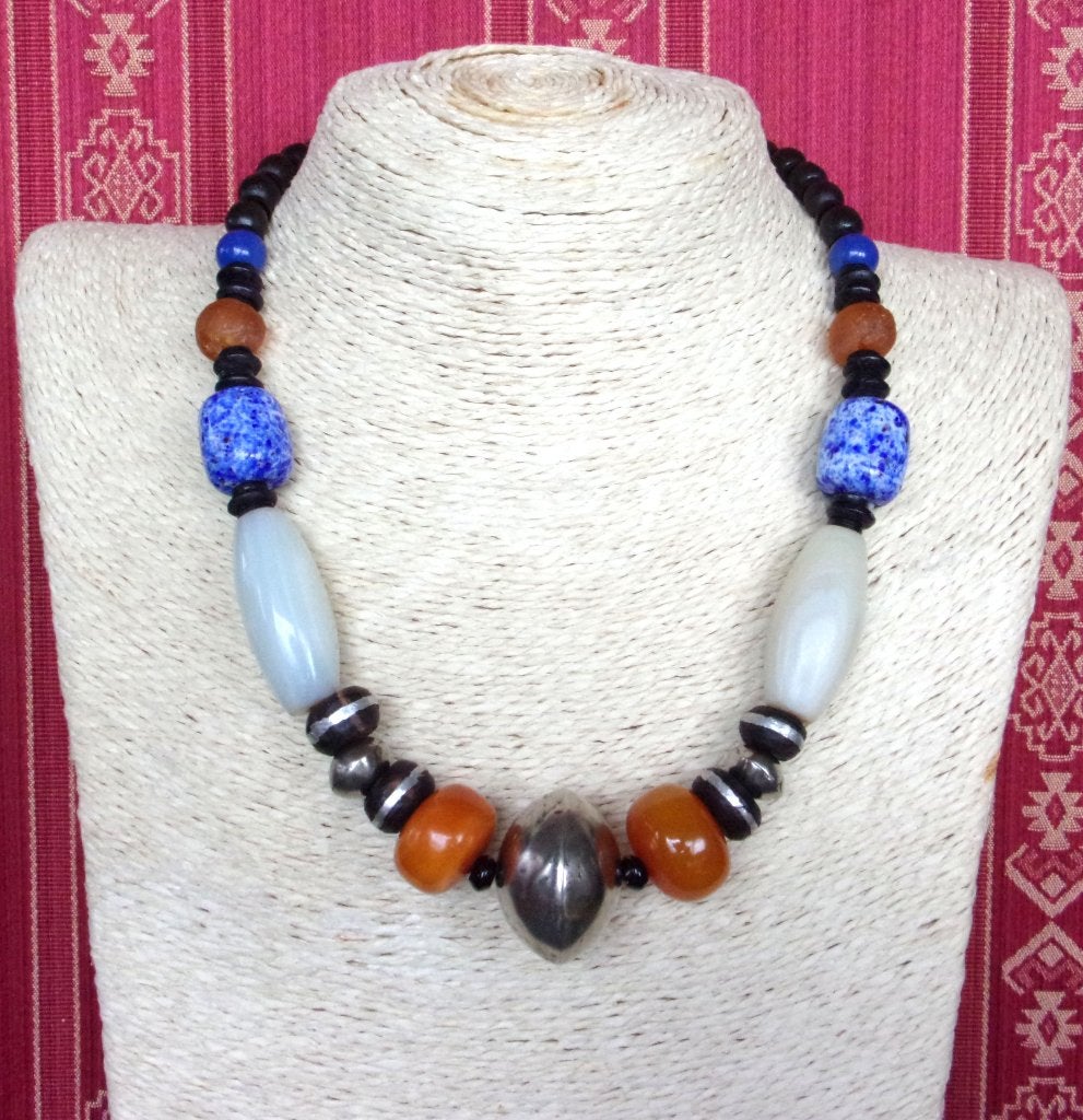 Collier femme agates blanches avec perles de troc de Venise, Neuf, Pierre ou Minéral, Enlèvement ou Envoi, Avec pierre précieuse