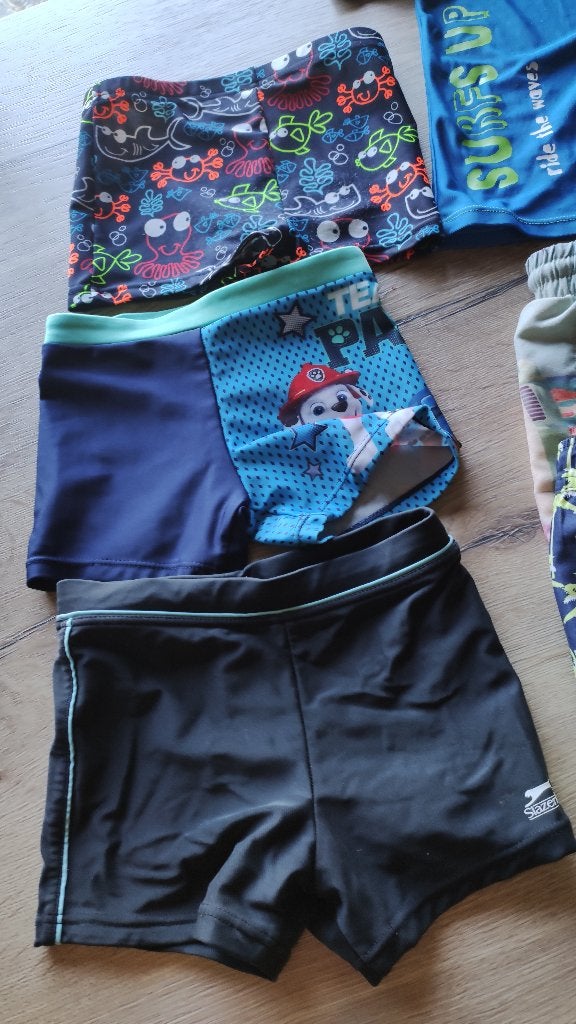 zwemshorts 2/3 jaar - 4 €/stuk, Enfants & Bébés, Maillots de bain pour enfants, Garçon, Maillot de bain, Taille 92, Enlèvement