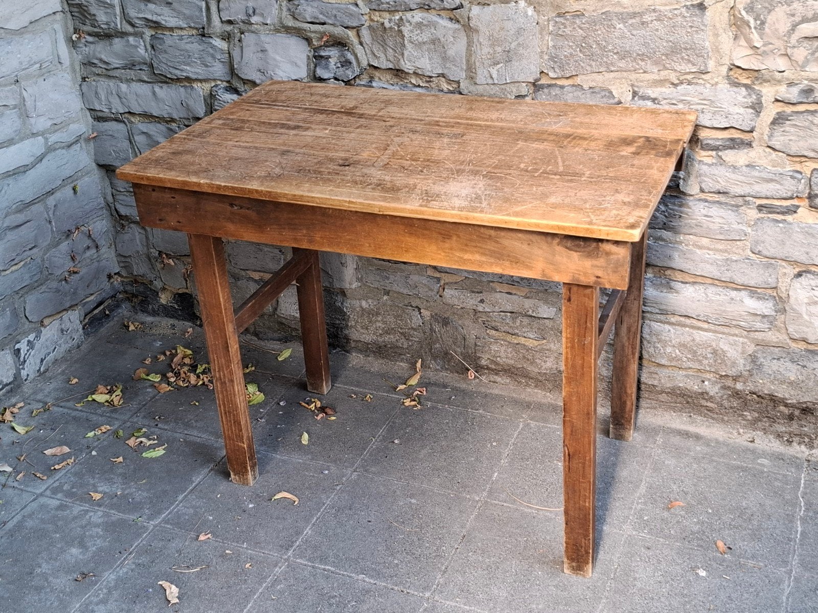 Ancienne table de travail en bois massif, Enlèvement