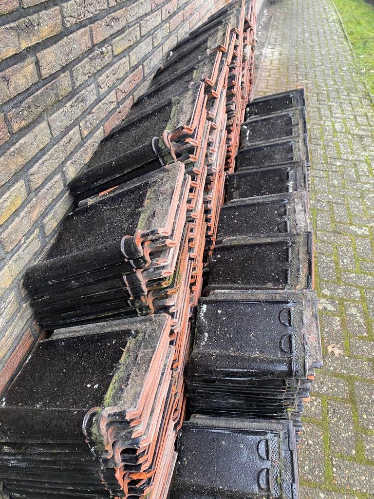 Mooie zwarte dakpannen - made in Belgium, Doe-het-zelf en Bouw, Dakpannen en Dakbedekking, Ophalen, Zo goed als nieuw, Dakpannen