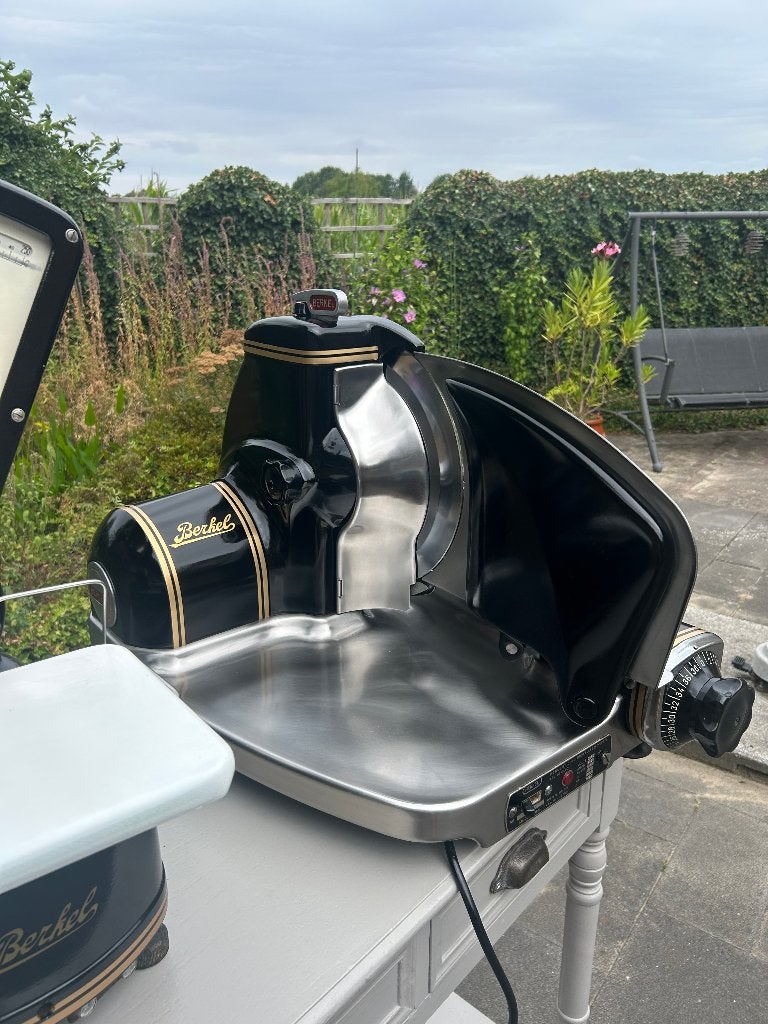 Berkel 834 snijmachine evt met weegschaal hoogglans zwart, Trancheuse, Enlèvement, Comme neuf, Noir