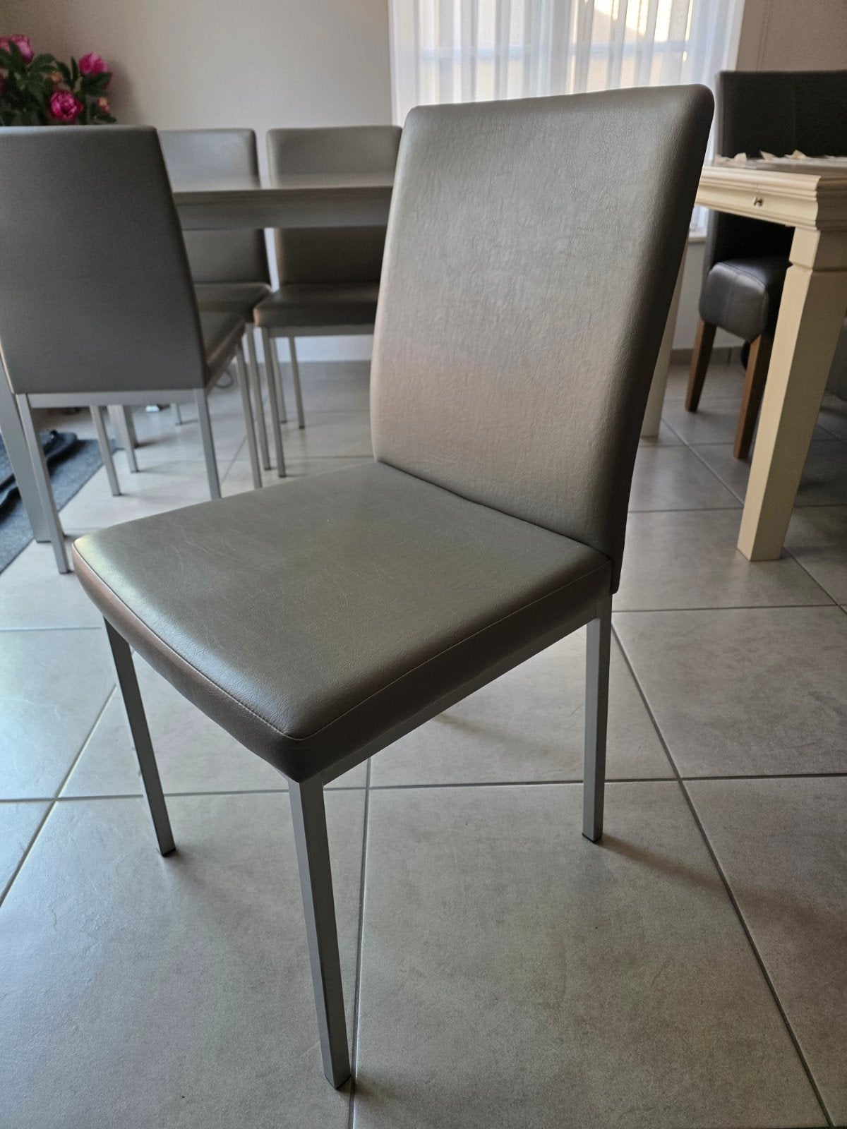 4 stoelen in goede staat. Kleur grijs/beige., Huis en Inrichting, Ophalen, Zo goed als nieuw, Vier