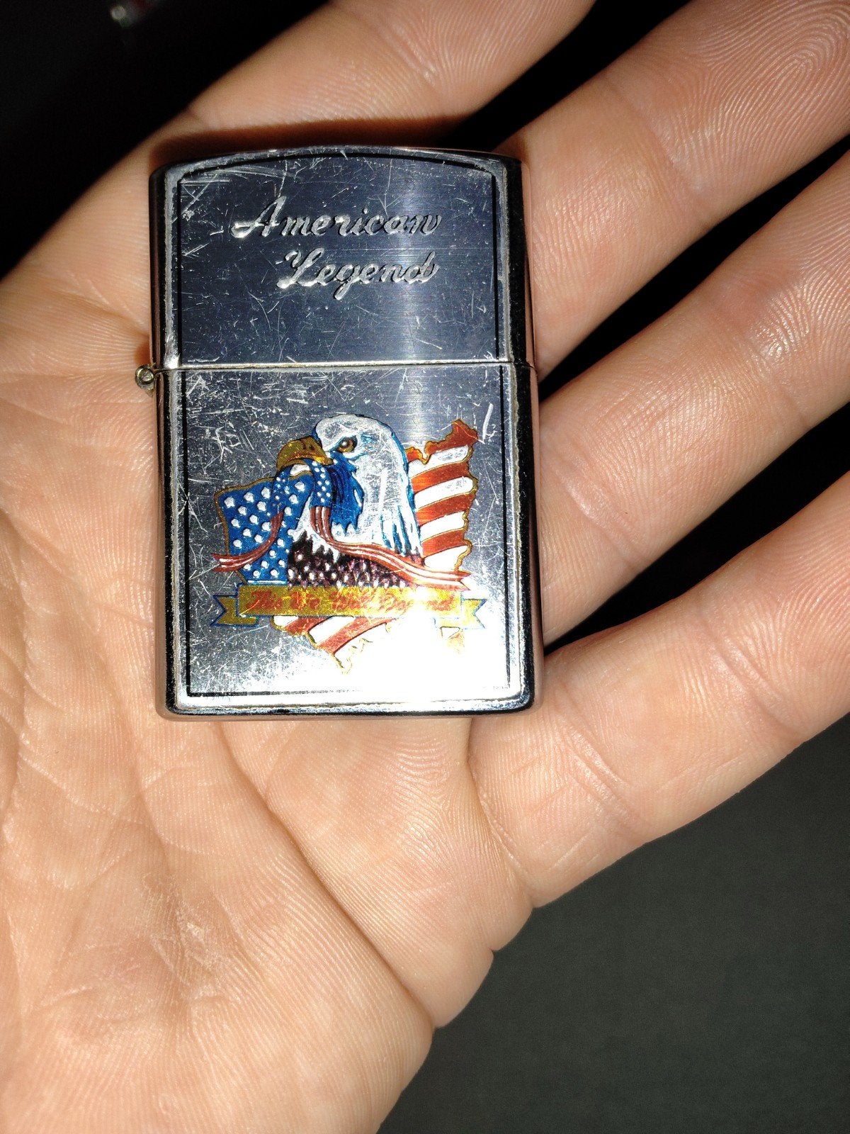 Zippo avec un aigle  et écrit américan légende avec rayure, Utilisé, Briquet