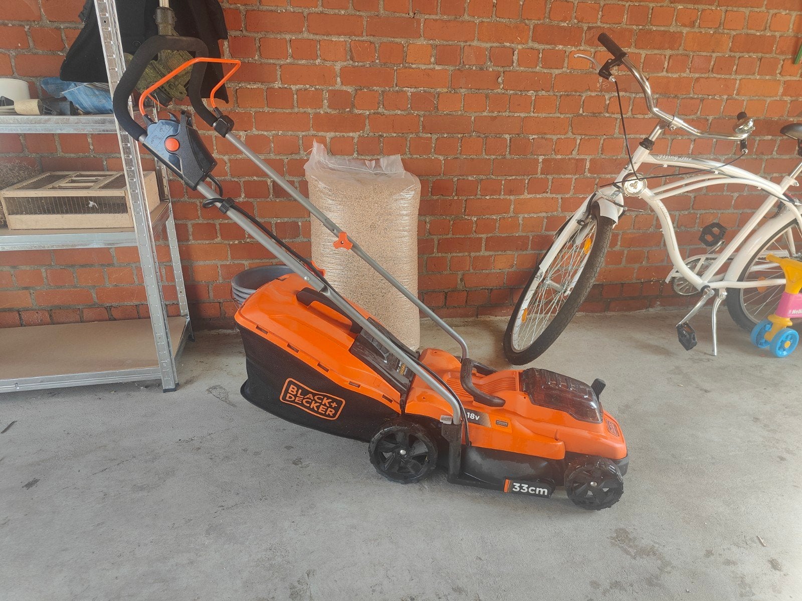 Black en Decker accu grasmaaier, Tuin en Terras, Grasmaaiers, Ophalen, Cirkelmaaier, Gebruikt, Accu-grasmaaier
