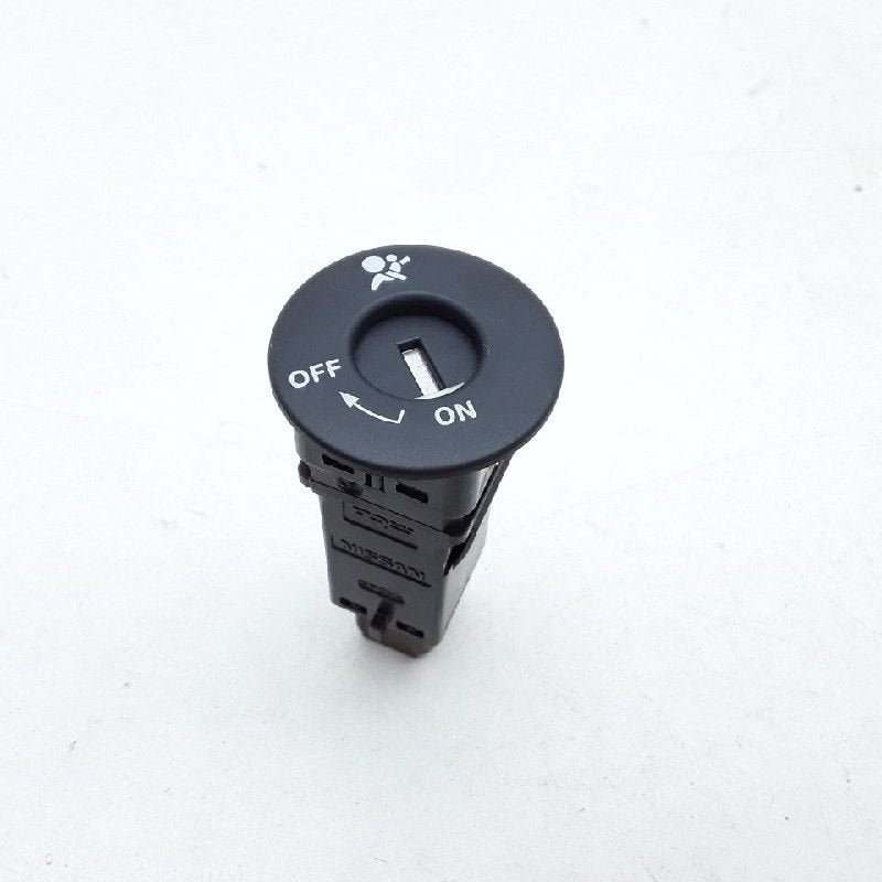 VEROUILLAGE AIRBAG Nissan Qashqai (J10) (11-2006/01-2014), Utilisé, Nissan