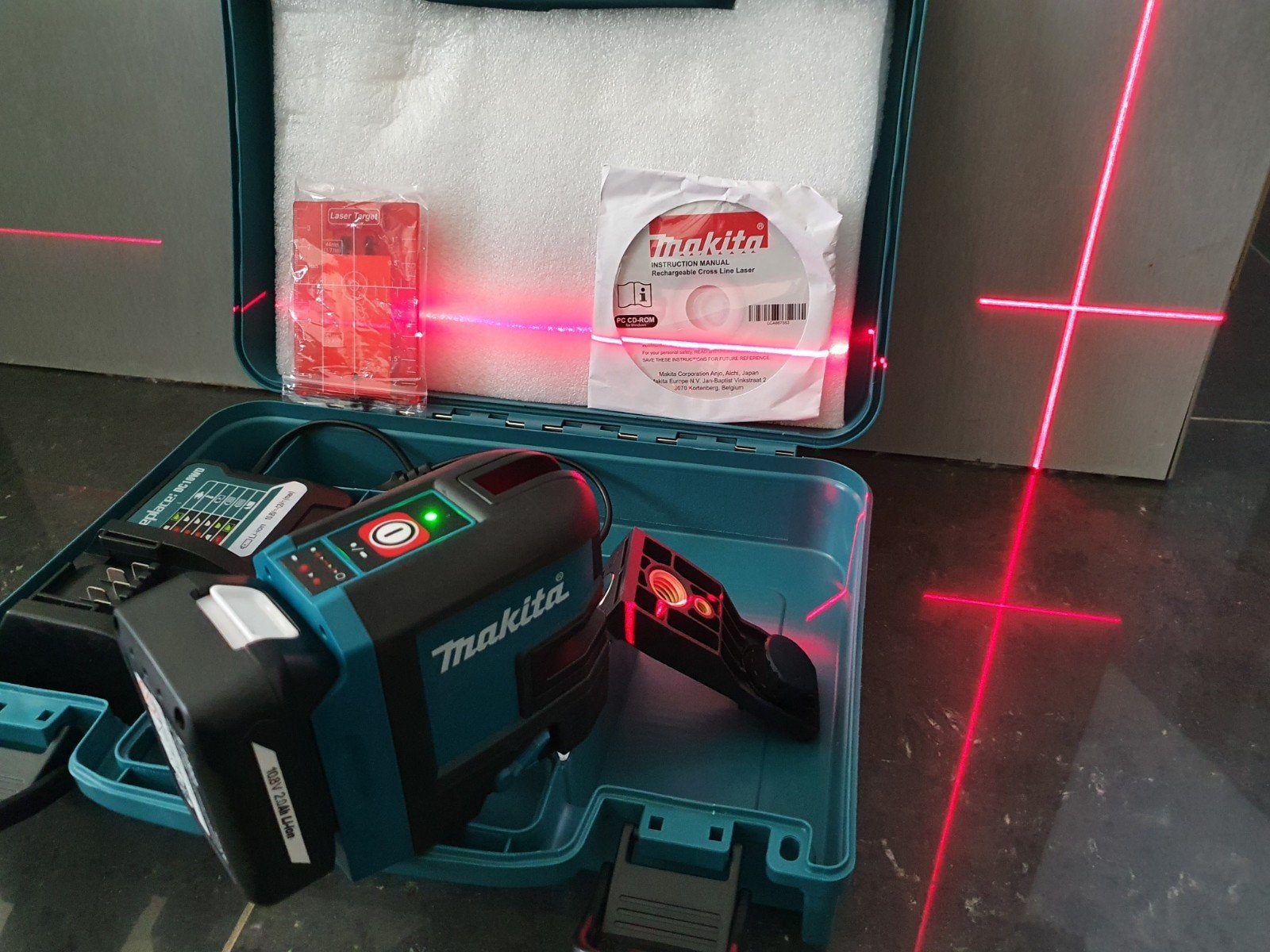 laser Makita à batterie 12V + chargeur coffre, Enlèvement, Neuf