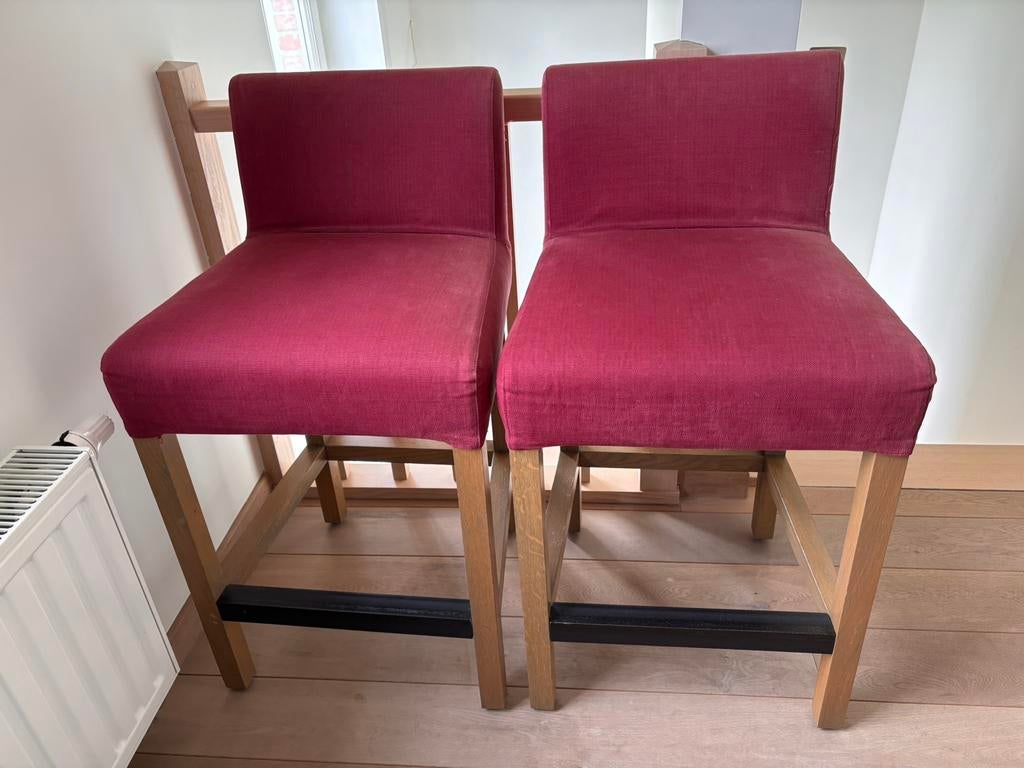 Set van 2 barstoelen / krukken – hout & bordeaux stof, Huis en Inrichting, Barkrukken, Ophalen, Zo goed als nieuw, Hout