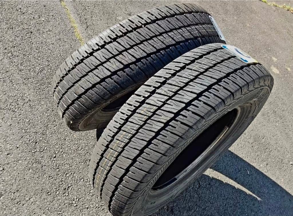 2 nouveaux pneus toutes-saisons 205/75R16C 110/108R, Autos : Pièces & Accessoires, Neuf, 4 Saisons, 16 pouces, Véhicule utilitaire