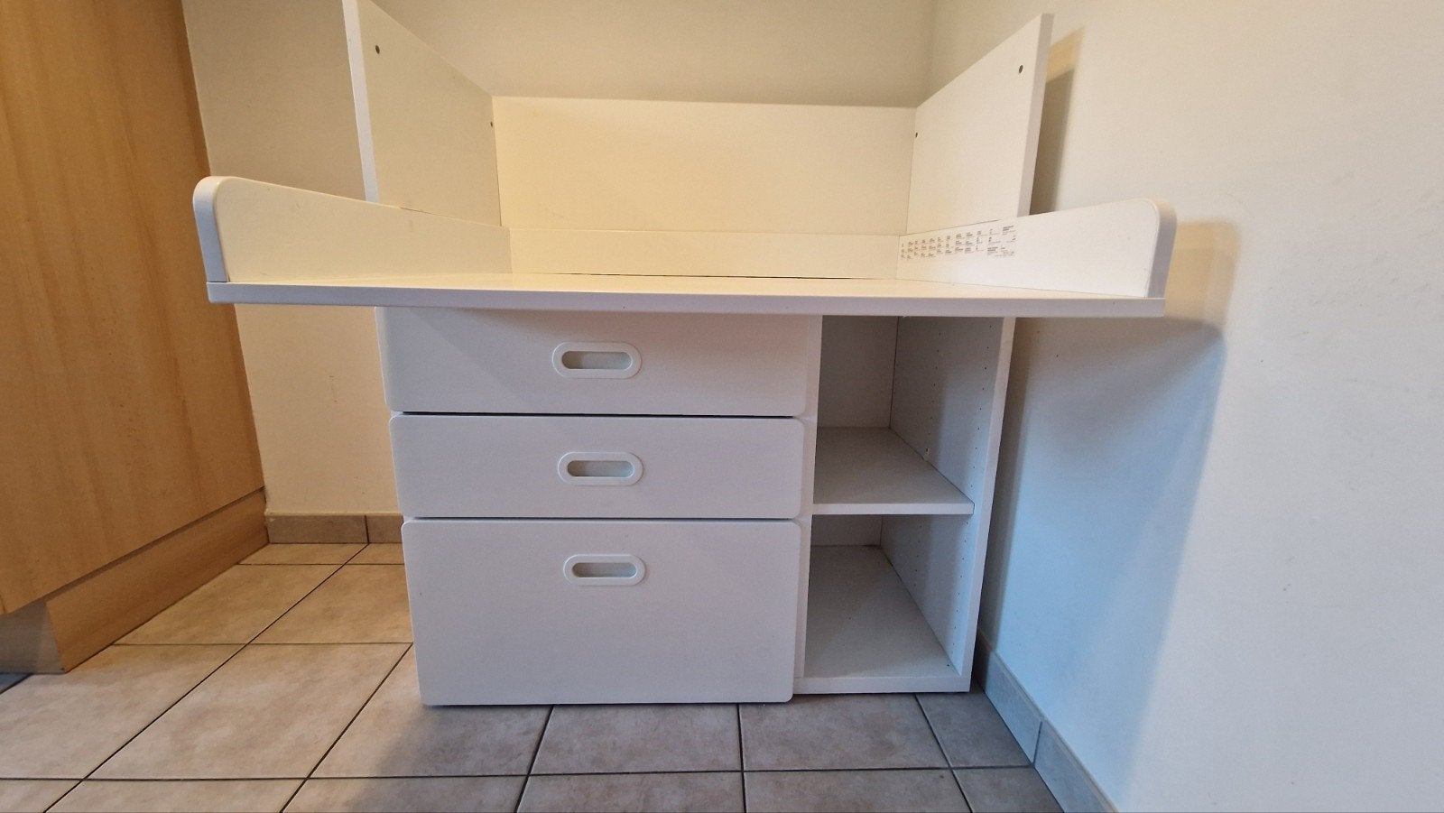 verzorgingstafel/bureautje ikea Smastad met 3 bakjes Onsklig, Kinderen en Baby's, Ophalen, Gebruikt
