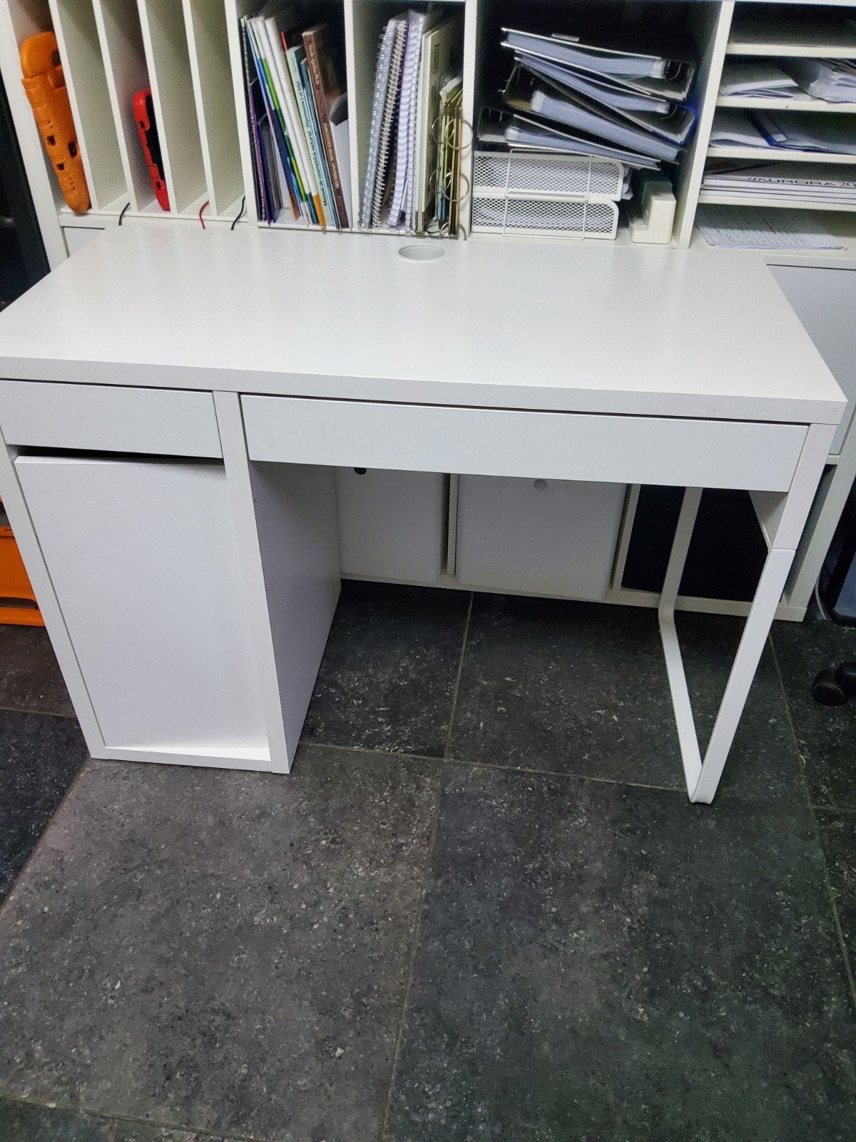 Bureau van Ikea, Huis en Inrichting, Bureaus, Ophalen, 105 cm, Met lades, 50 cm