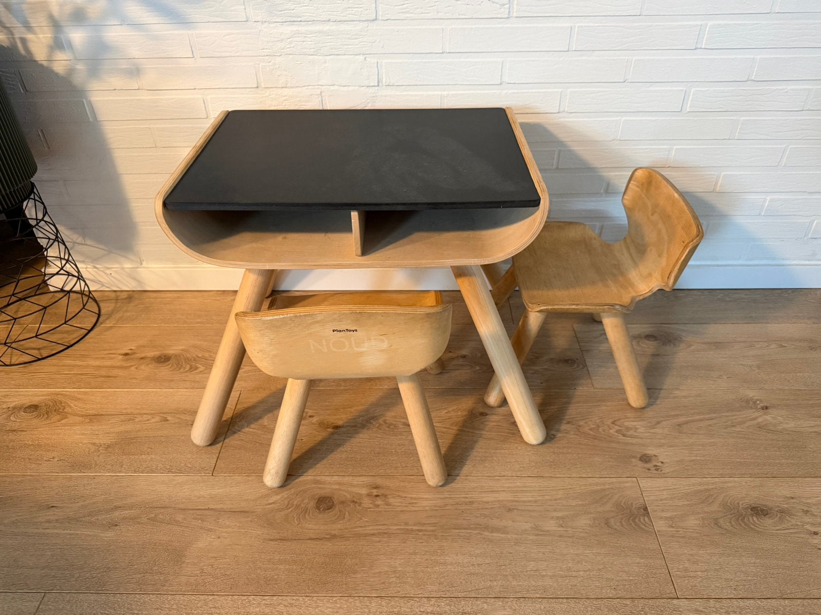 Plan Toys kinderbureau + 2 stoeltjes, Enlèvement, Utilisé, Table(s) et Chaise(s)