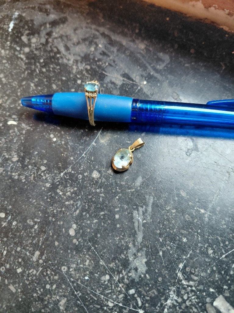 Gouden Ring en Gouden hanger ., Handtassen en Accessoires, Ophalen, Zo goed als nieuw, Met edelsteen, Dame