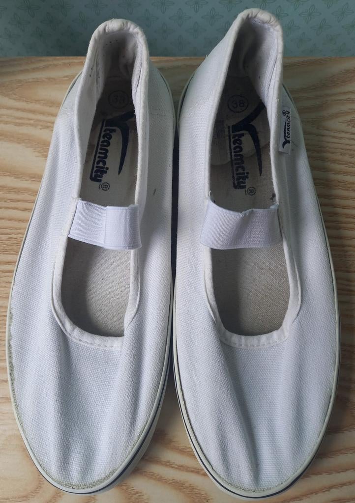Witte turnpantoffels maat 38, Sports & Fitness, Gymnastique, Enlèvement ou Envoi, Utilisé, Blanc, Chaussons de gymnastique