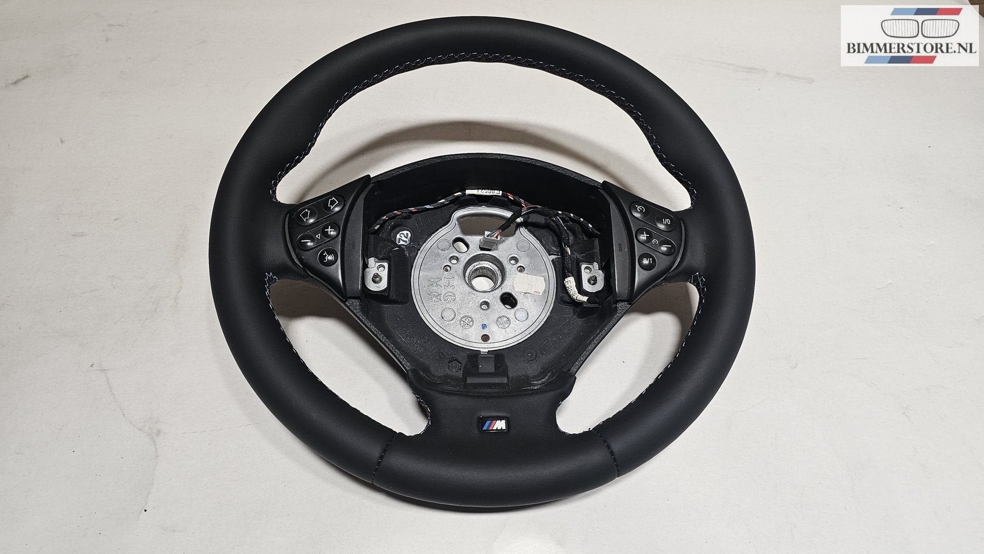 Volant sport M en cuir  BMW Série 5 / 7 E39 E38  32342229115, Autos : Pièces & Accessoires, -, Origine de la pièce connue, -, Enlèvement ou Envoi
