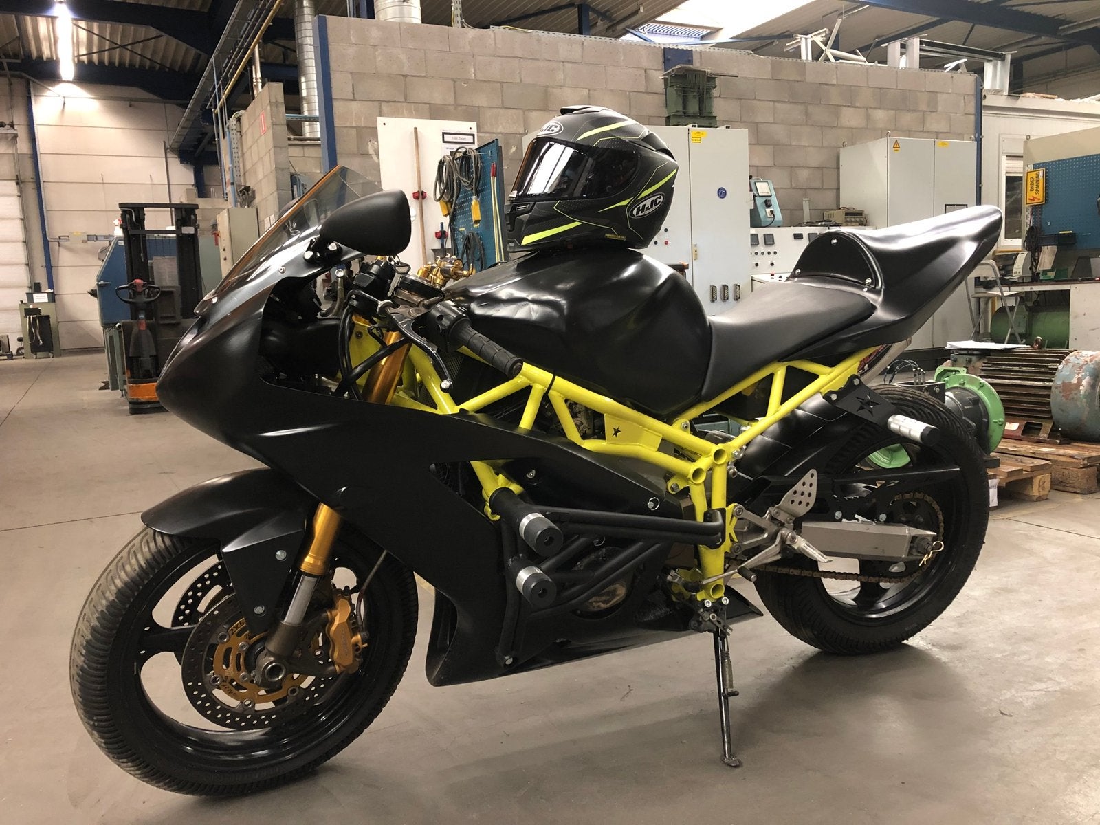 Kawasaki zx6r 2004 circuit / stunt moto + extras 21000km, Motoren, 636 cc, 4 cilinders, Motorrijbewijs A, Gebruikt