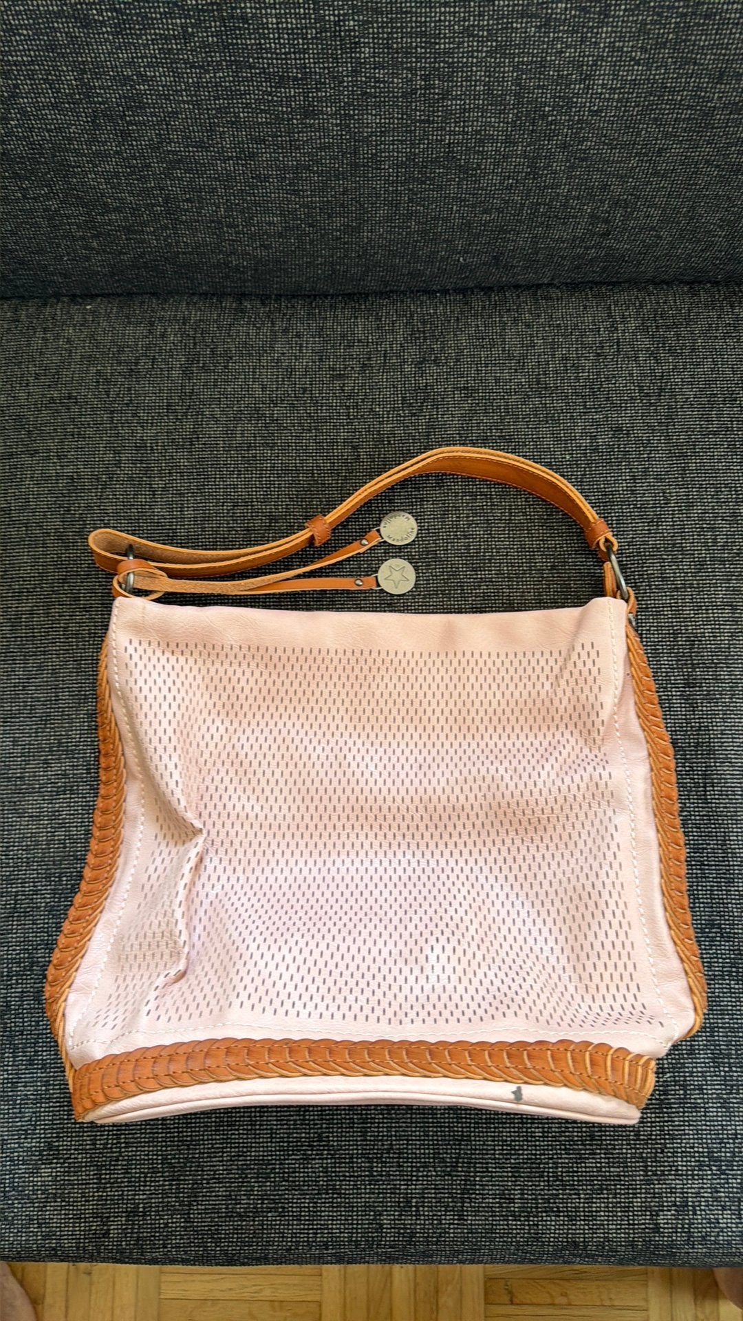 Sac à main en cuir rose avec bords bruns tressés - élégant, Enlèvement, Comme neuf, Rose, Sac à main