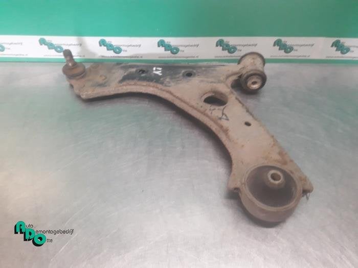 Bras de suspension avant gauche d'un Opel Corsa (Corsa D 07-, -, Opel, 3 mois de garantie, Utilisé