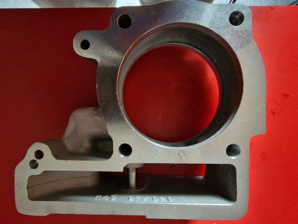 TKM K4S CYLINDER LINER HOUSING, Sports & Fitness, Karting, Enlèvement, Neuf, Pièces Kart