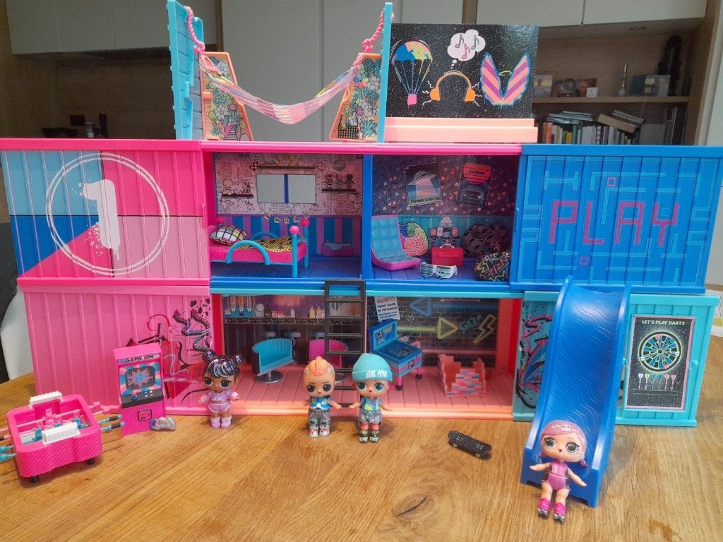 Groot LOL poppenhuis, Kinderen en Baby's, Speelgoed | Poppenhuizen, Ophalen, Zo goed als nieuw, Poppenhuis