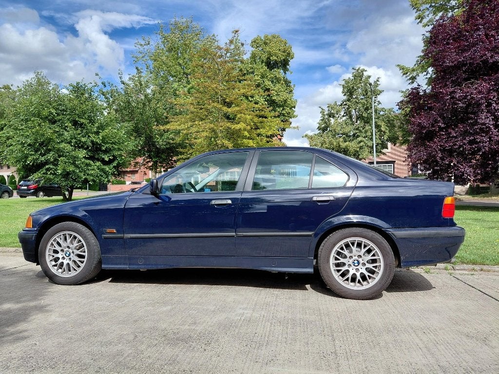BMW E36 316i 1995 oldtimer, foto 2
