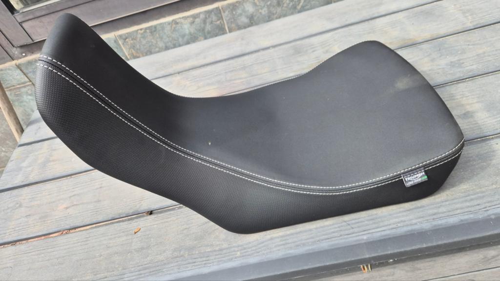 Selle basse , kit surbaissement Triumph Tiger 900, Motos, Particulier, Neuf