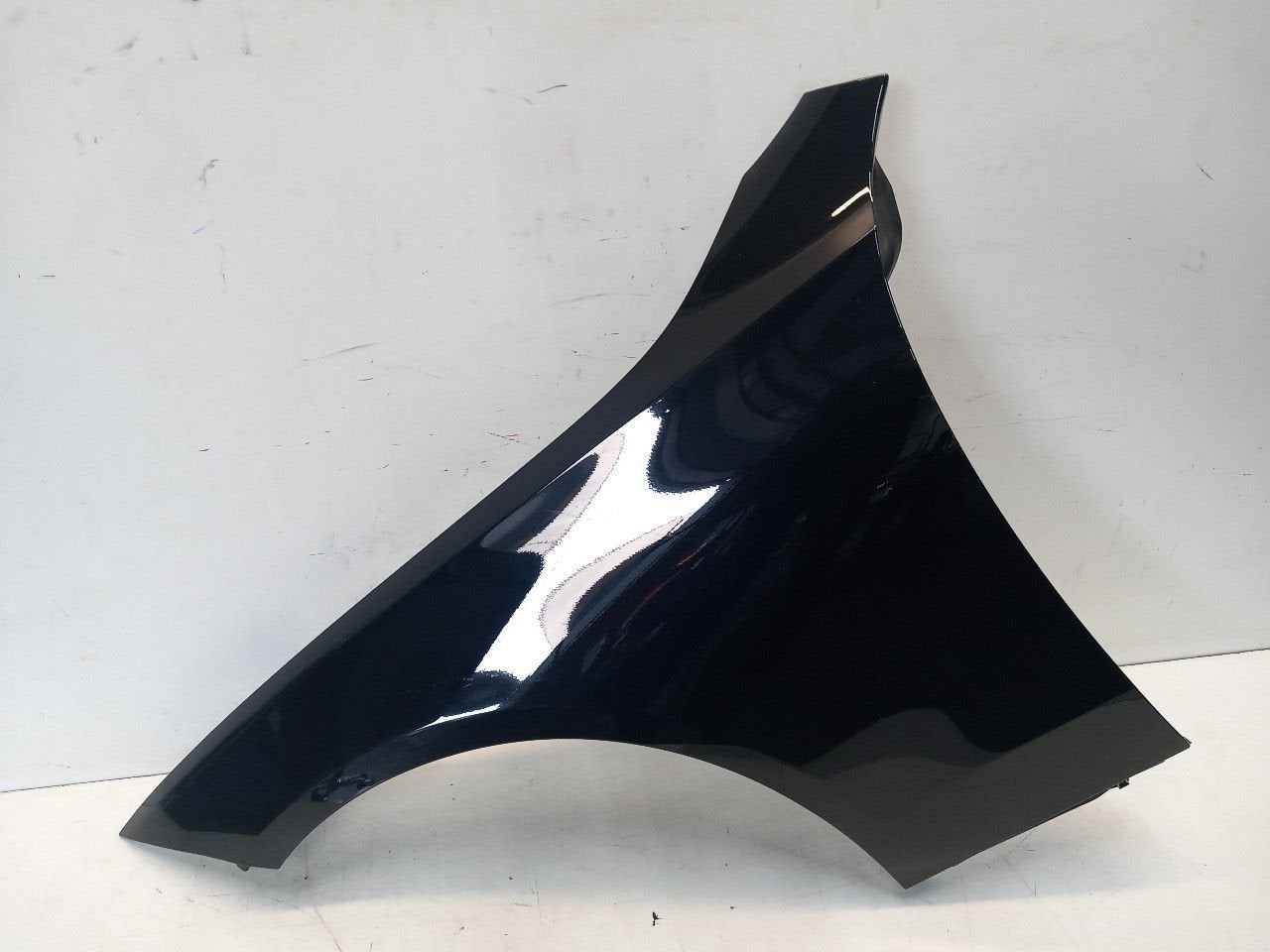 Spatbord links voor Mercedes-Benz C-Klasse, Auto-onderdelen, Onderdelen@venauto.nl, Van der Ven Autorecycling B.V., Gebruikt, Ettenseweg 76, 4706 PB Roosendaal, The Netherlands