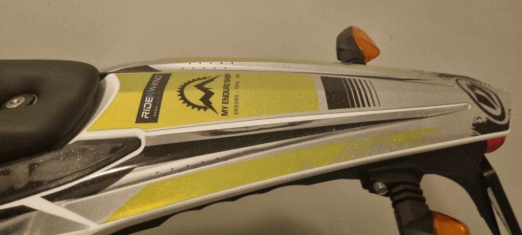 Betarr50 kappenset met wknd products decals, Vélos & Vélomoteurs, Pièces de cyclomoteur | Général, Envoi, Comme neuf, Capot, Beta rr 50