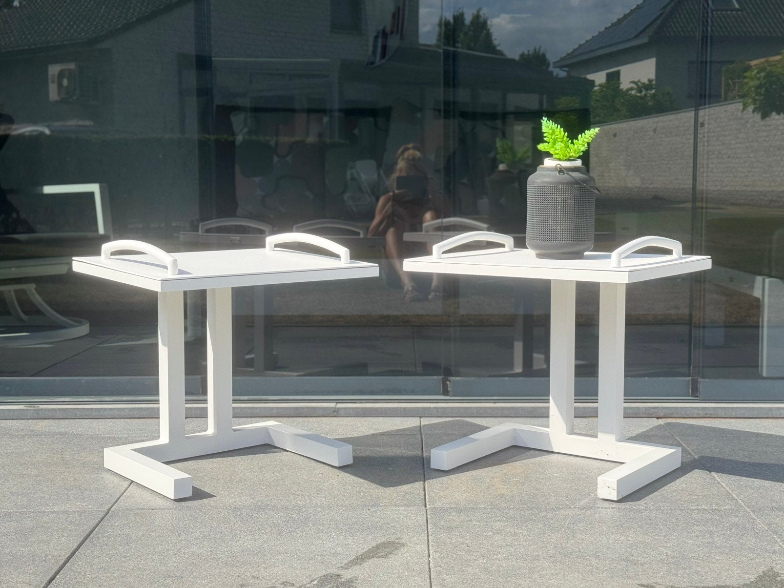 Twee Life outdoor living bijzettafels in aluminium wit, Tuin en Terras, Ophalen, Zo goed als nieuw