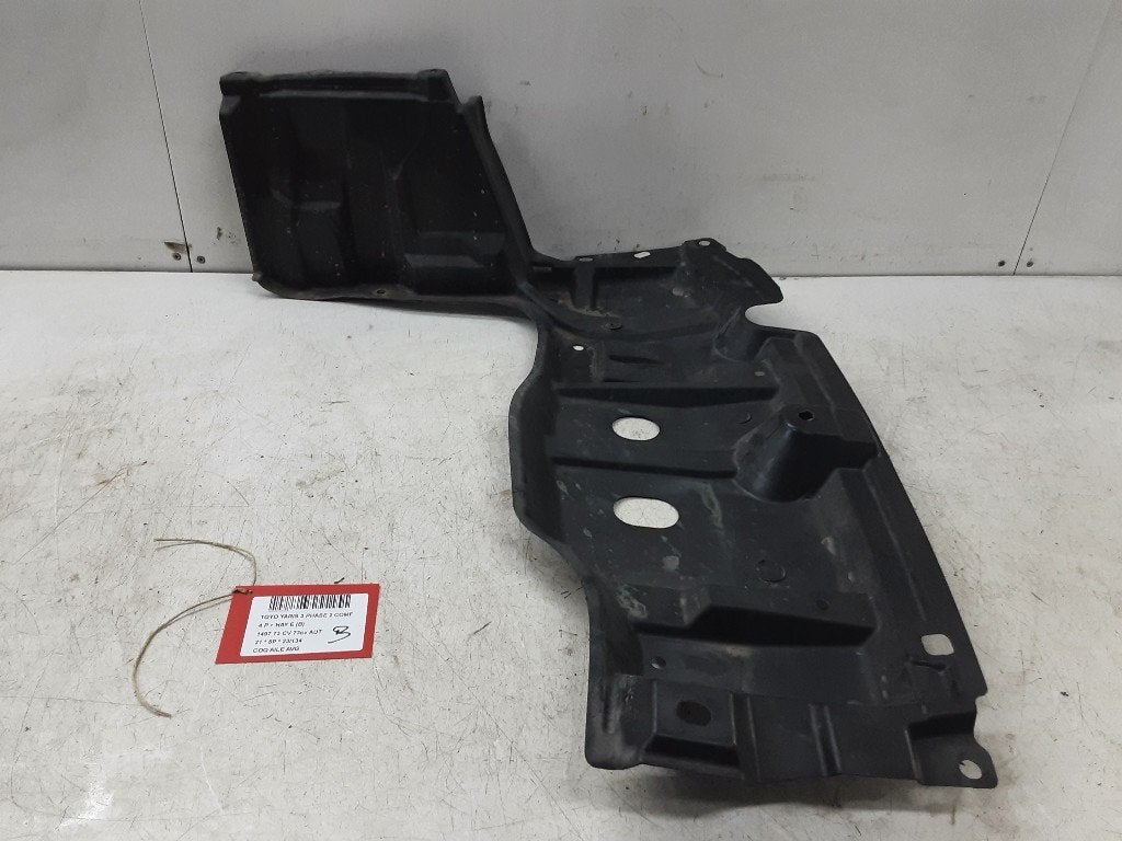 BINNENSPATSCHERM LINKS VOOR Yaris III (P13) (51442-0D141), Gebruikt, Voor, Kundenbetreuung@toyota.de, Spatbord