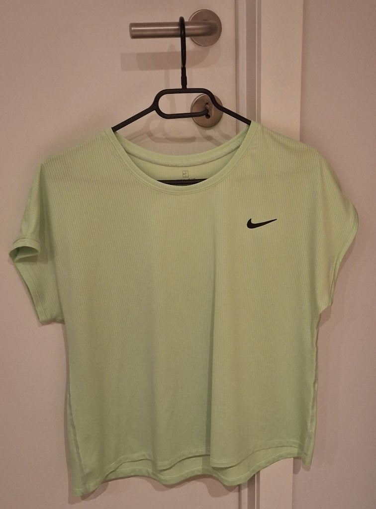 Tenniskleding, bloesje, Nike (Dri-Fit), maat L, geel,NIEUW, Vêtements | Femmes, Vêtements de sport, Sport de raquette, Nike, Taille 42/44 (L)