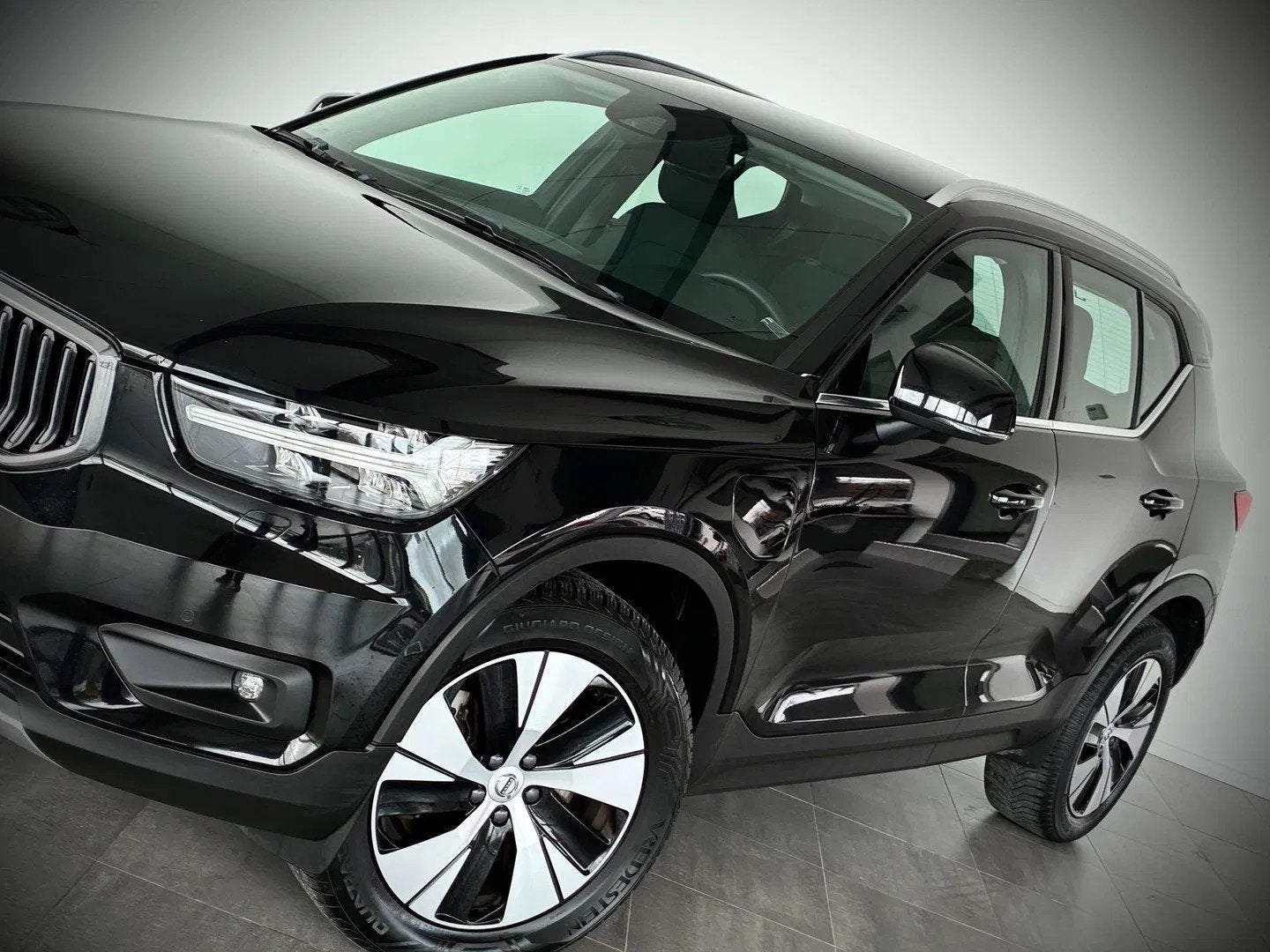 Volvo XC40 1.5 T4 PHEV-1ERPRO-GPS-CARPLAY-CAMERA-JANTES18-PD, Auto's, Volvo, Automaat, Lichtsensor, Stof, Gebruikt